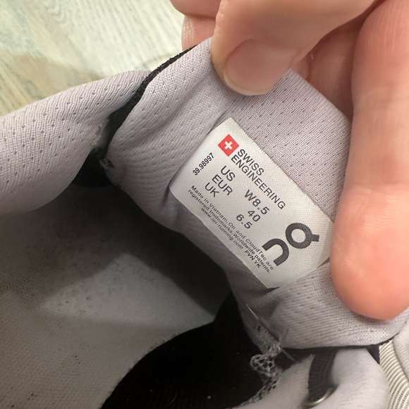 On Running Sneakers CLOUDSTRATUS women’s 8.5 - Picture 6 of 9